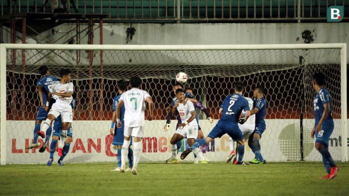 035023900_1618595781-20210416IY_Persib_Bandung_vs_PS_Sleman_16 Stadion maguwoharjo terbakar akibat suar usai laga pss sleman vs bali united