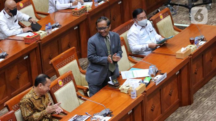 072844000_1661154020-Tiga_Lembaga_Terkait_Beberkan_Kasus_Irjen_Ferdy_Sambo_ke_Komisi_III-Angga-7 Anggota dpr lempar kursi saat rapat dengan mahfud md