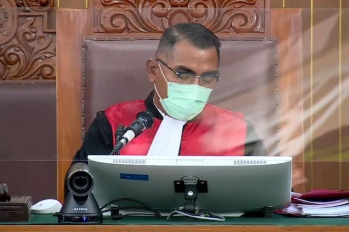 1367398328 Hakim wahyu iman santoso dipecat presiden jokowi