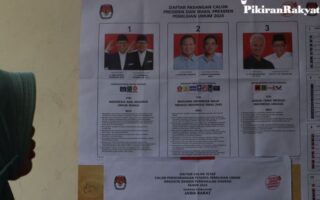 1645436528 Surat suara bergambar palu arit