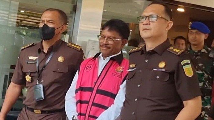 20230517-Johnny-G-Plate-mengenakan-rompi-tahanan-khas-Kejagung Desakan istana agar menkominfo johnny g plate dieksekusi