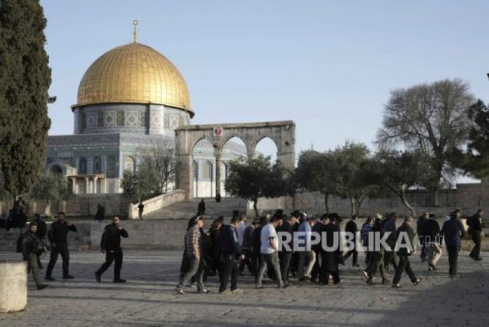 37t0w2n3dl Timnas israel bermain sepak bola dalam masjid al aqsa setelah ditolak ke indonesia