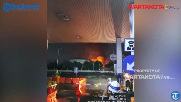 Video detik detik kebakaran di depo pertamina plumpang