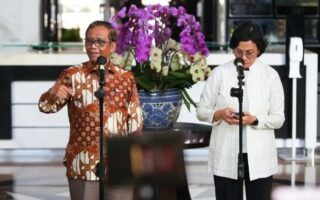 640d415c0862e-menko-polhukam-mahfud-md-dan-menteri-keuangan-sri-mulyani-saat-konferensi-pers-di-gedung-kemenkeu-pada-sabtu-1132023_1265_711 Mahfud md sebut sri mulyani aktor utama di balik korupsi bts 4g
