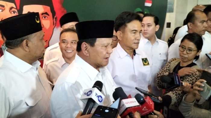 64c63f1b5ab6b-gebrakan-pbb-buat-prabowo-subianto-terharu-ketum-gerindra-saya-hanya-bisa-berdoa-kepada-allah-swt Prabowo bagikan bantuan puluhan juta rupiah untuk lansia