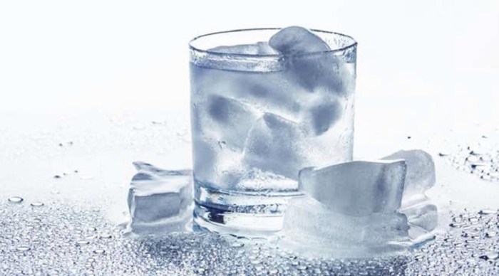 Minum air es secara rutin lebih berbahaya dari rokok