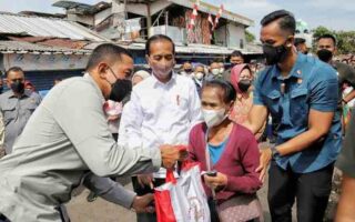 IMG-20220828-WA0009 Joko widodo janjikan bantuan modal usaha dan bayar utang