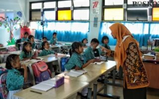 Kemendikbud-Keluarkan-Aturan-Baru-Seragam-Sekolah-Dari-SD-Hingga-SMA.-ath7 Aturan baru ubah seragam sekolah