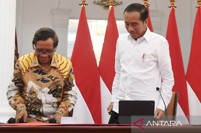 Jokowi tunjuk langsung mahfud md sebagai ketua kpk