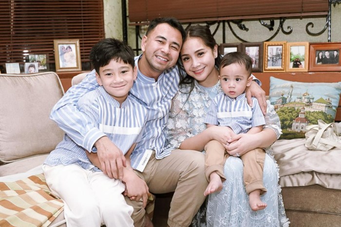Ahmad raffi umroh slavina nagita karyawan dunia kelar gantian berangkatkan keliling Raffi ahmad dan nagita slavina berbagi thr melalui akun facebook rans rafi nagita