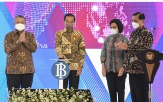 presiden-joko-widodo-kedua-kiri-didampingi-gubernur-bank-indonesia_220829114304-553 Menteri sri mulyani buka kartu presiden joko widodo