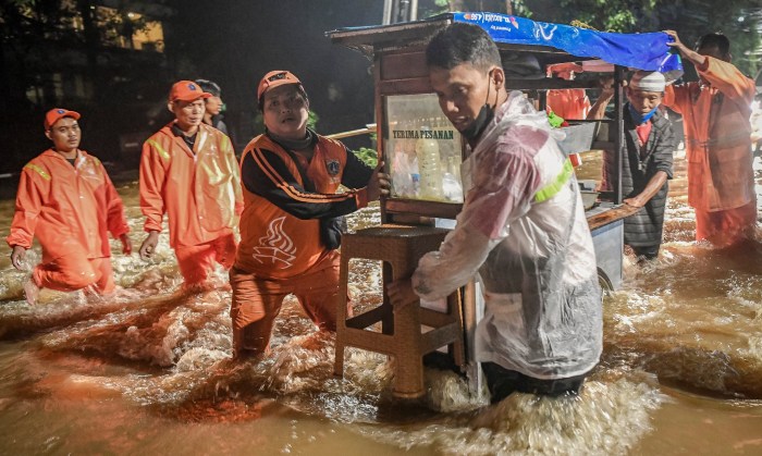 w5nQfoqNoiUfN99lqg7m_1665124425 Pj gubernur jakarta gelapkan bantuan korban banjir