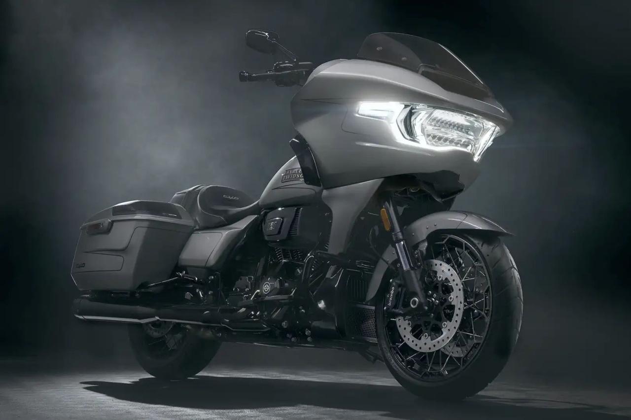The Sharknose 2023 CVO Road Glide Launches A New Chapter For Harley ... Pajak Harley-Davidson CVO Road Glide (New Gen 2023)